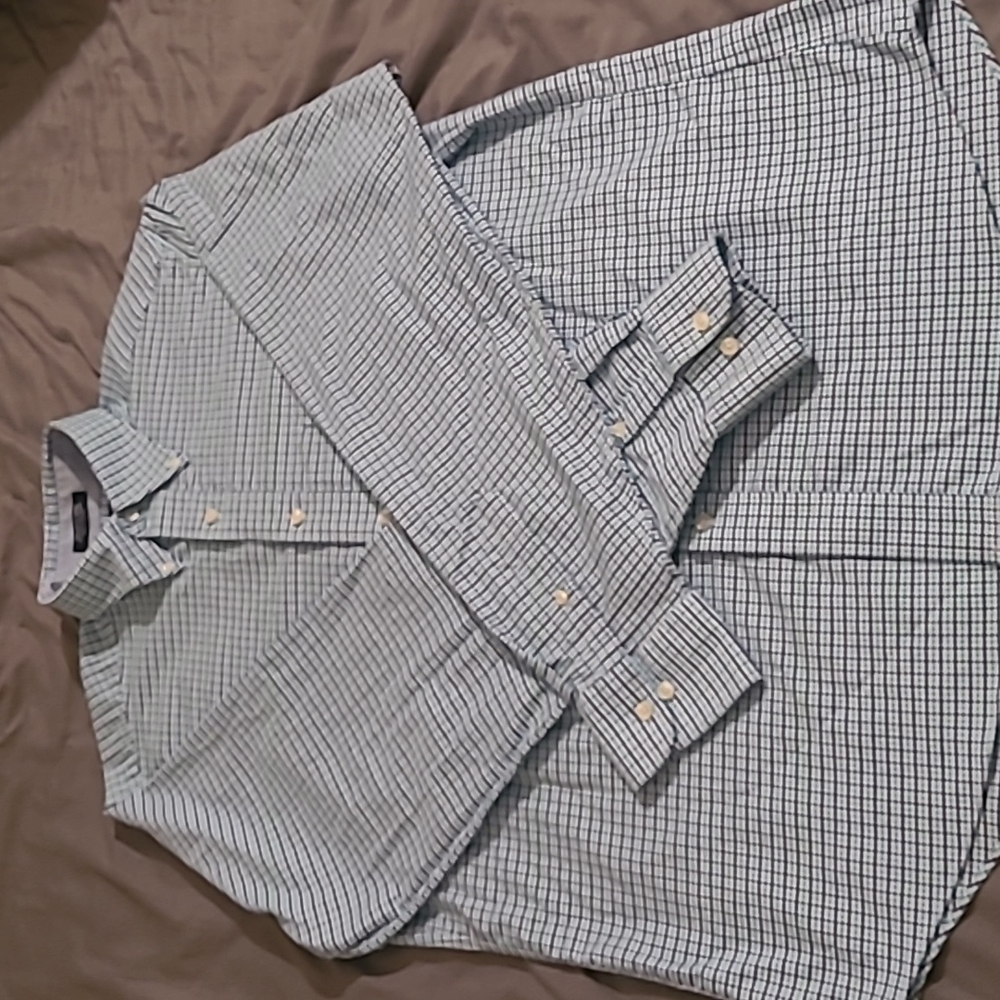 (Lot of 8) Men's Button Down Shirts